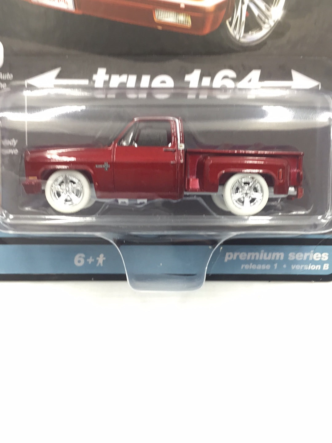 Auto world muscle trucks Ultra Red Chase 1983 Chevy Silverado Stepside