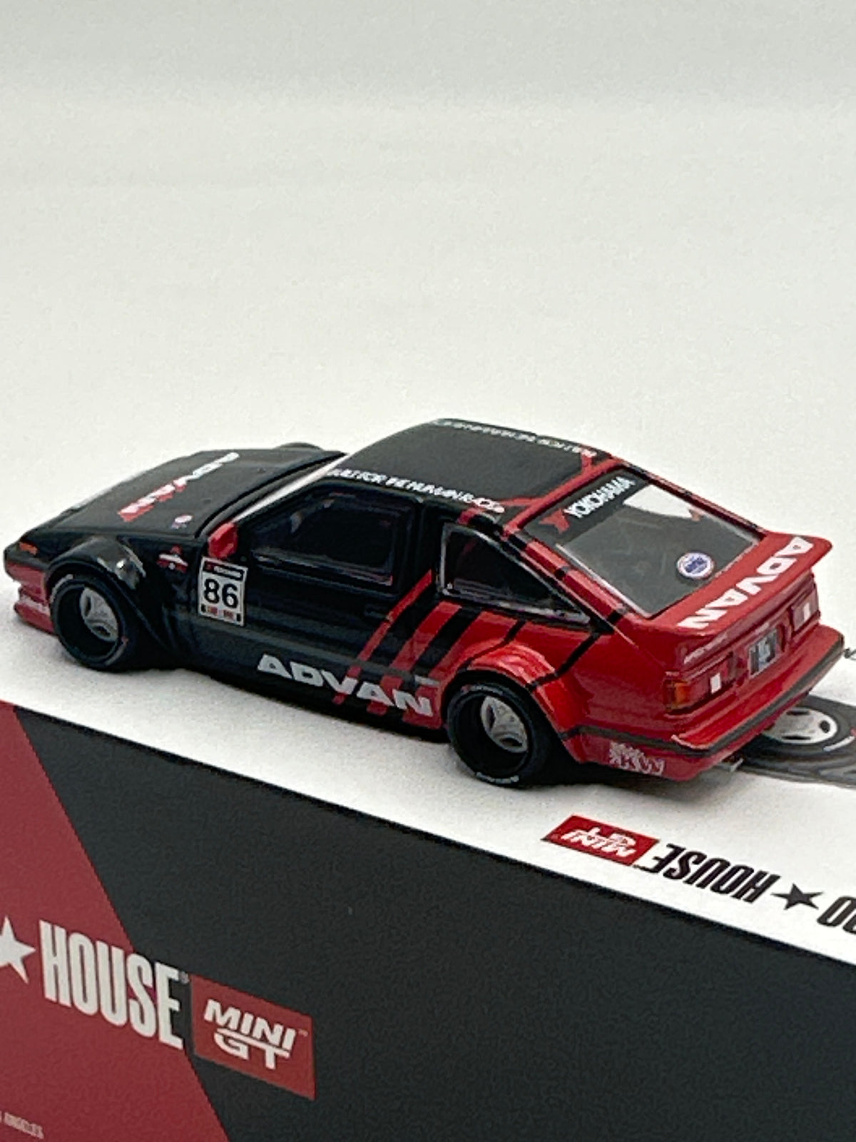 Mini GT Kaido House #214 Toyota AE86 Sprinter Trueno Kaido Advan