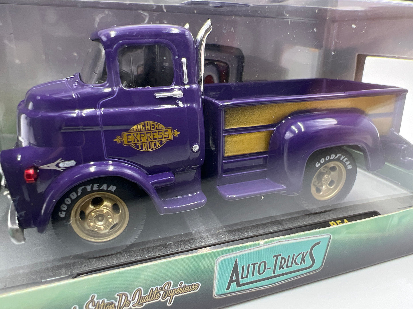 M2 Machines Auto Trucks 1958 Dodge COE Truck Purple R54