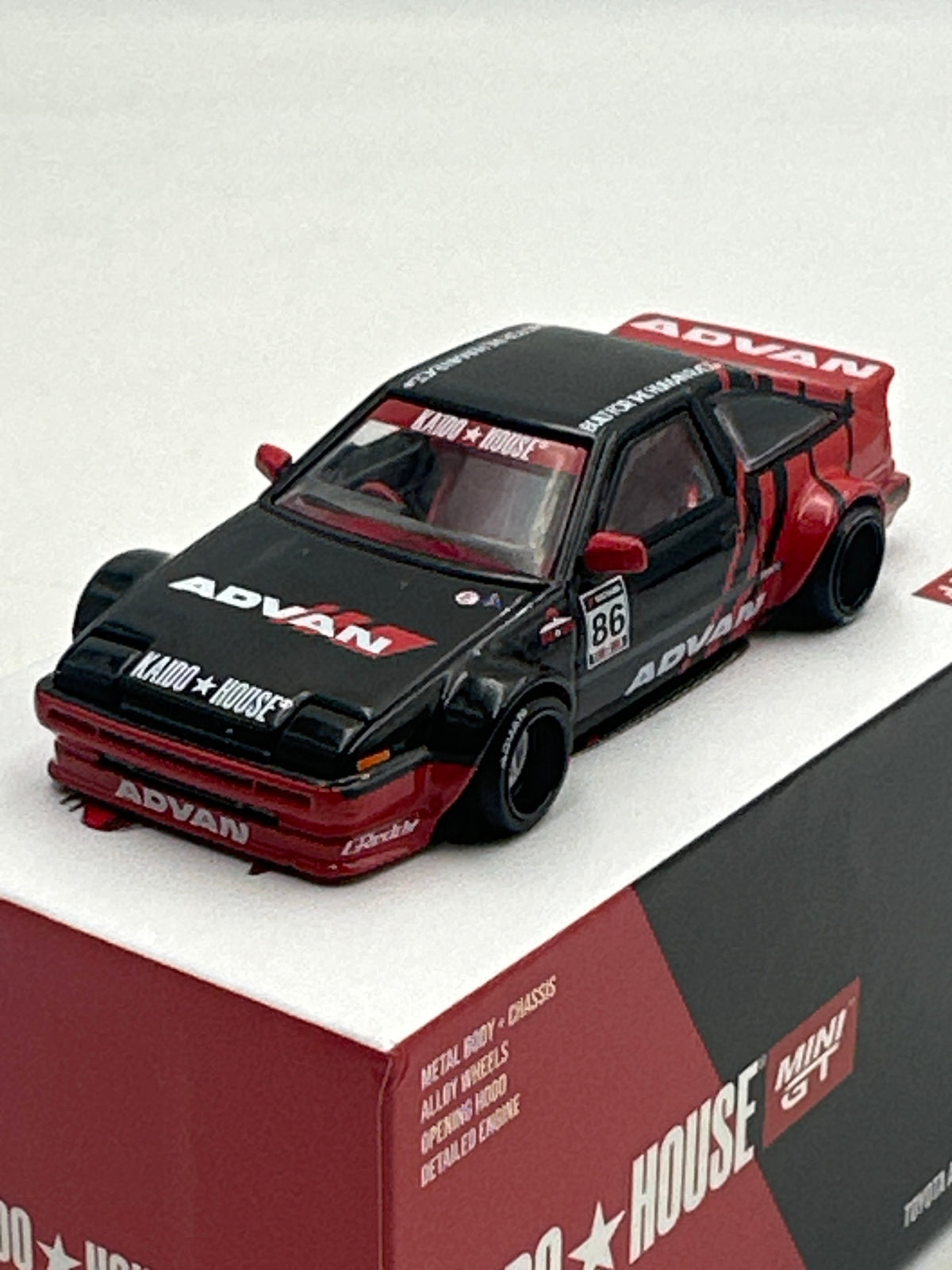 Mini GT Kaido House #214 Toyota AE86 Sprinter Trueno Kaido Advan