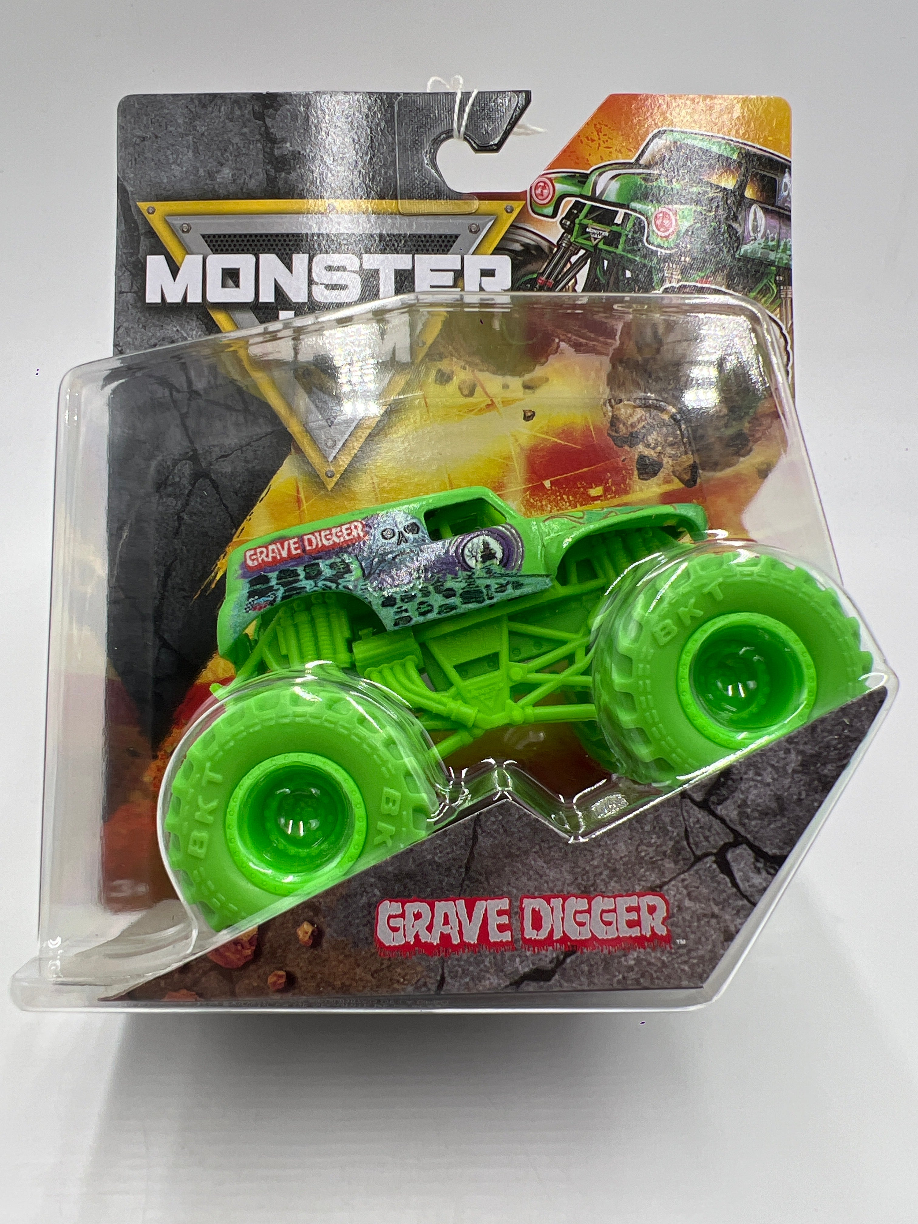 Monster Jam Series 1 Grave Digger Neon Green 134D – carolinasdiecast