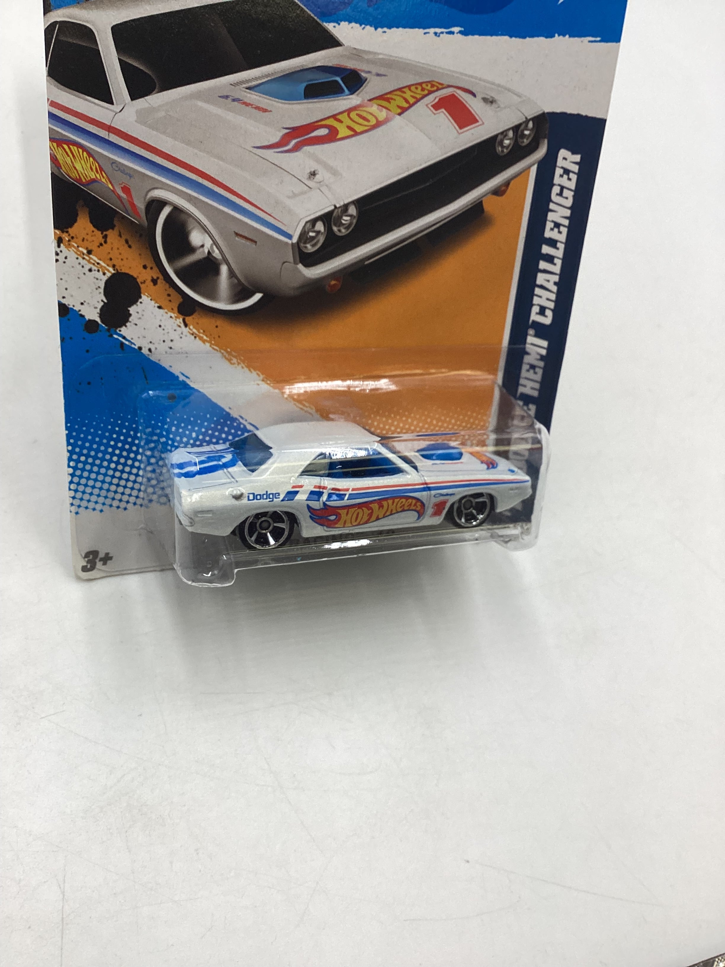 2012 Hot Wheels #174 70 Dodge Hemi Challenger White 54H