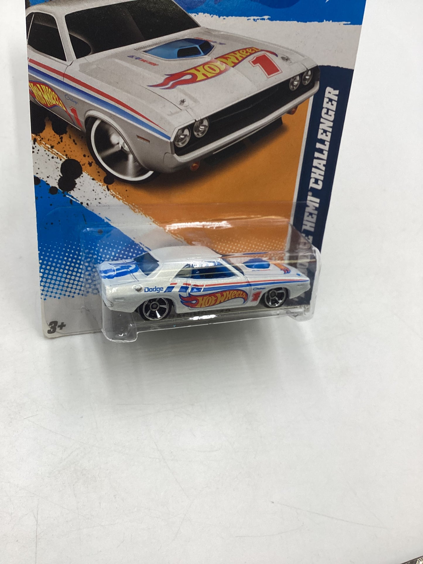 2012 Hot Wheels #174 70 Dodge Hemi Challenger White 54H