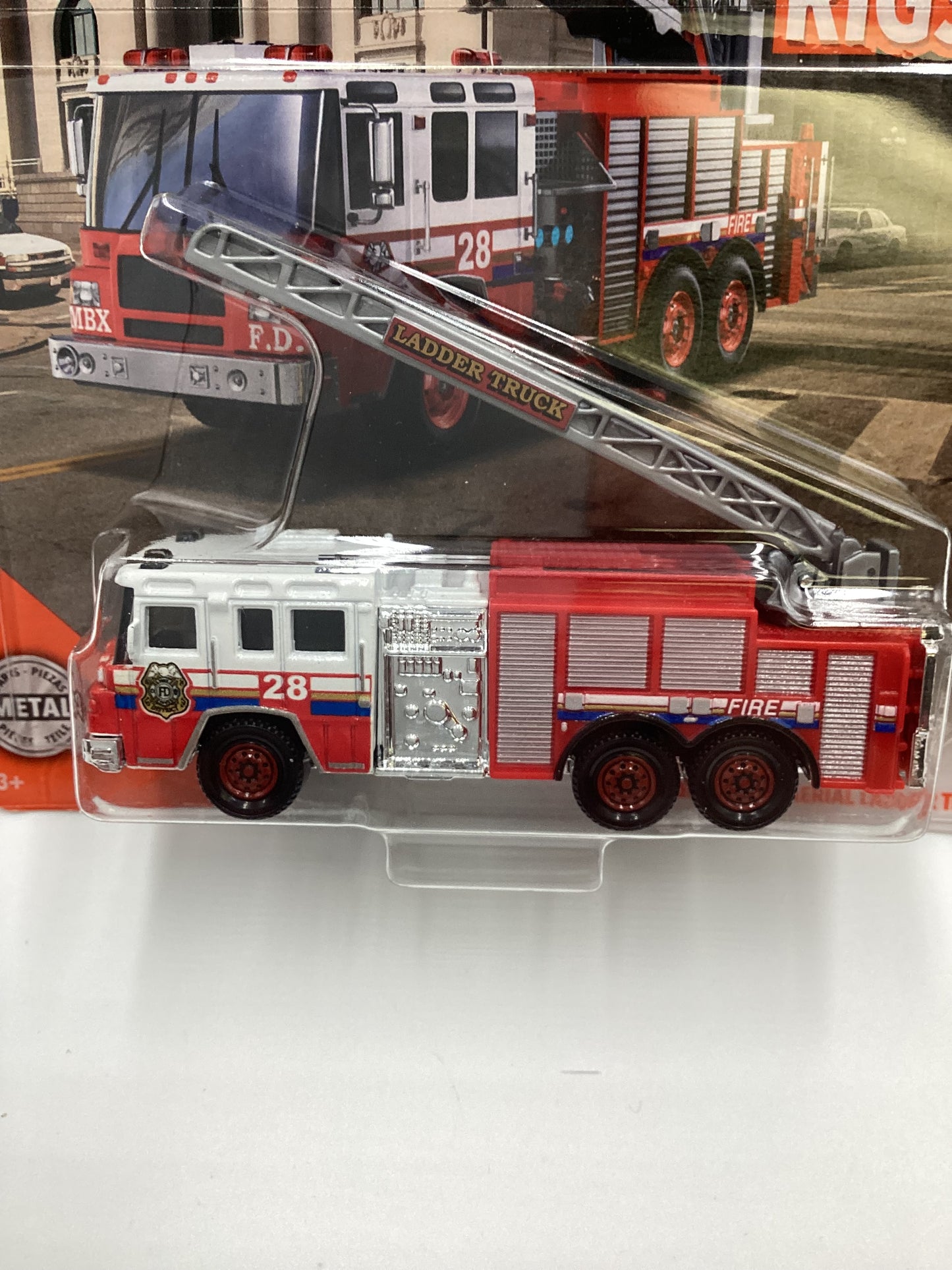 2019 Matchbox Working rigs #5 Pierce Quantum Aerial Platform Ladder Truck 166A