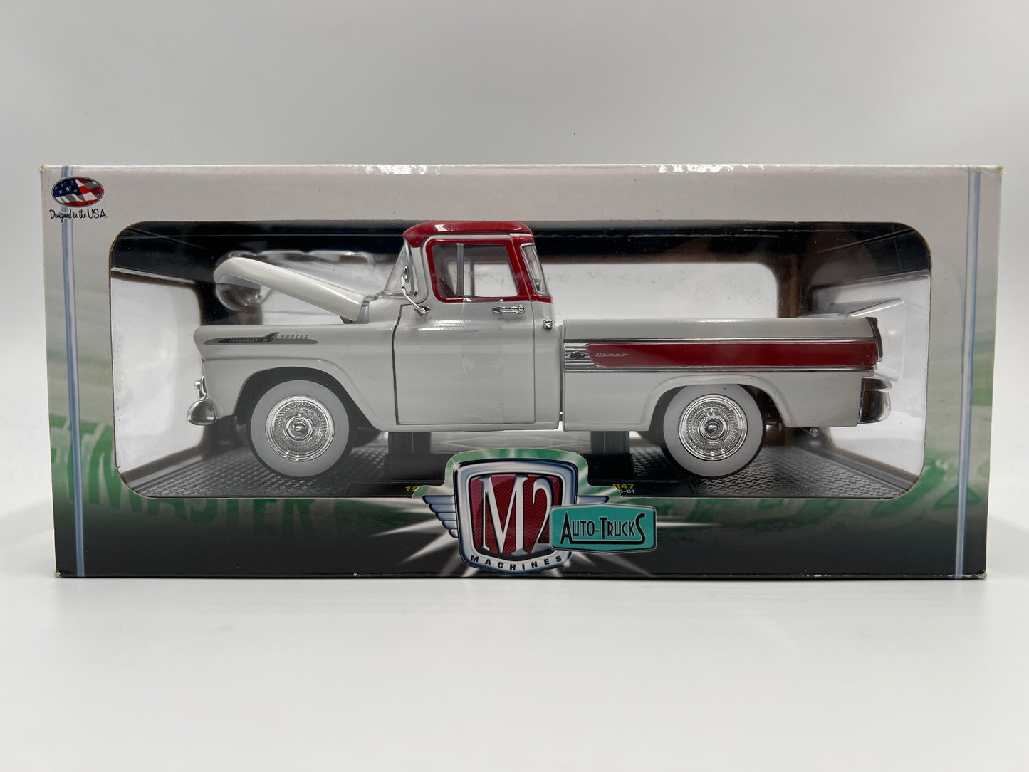 M2 Machines 1/24 Premium Edition Auto-Trucks 1958 Chevrolet Apache Cameo White/Red R47