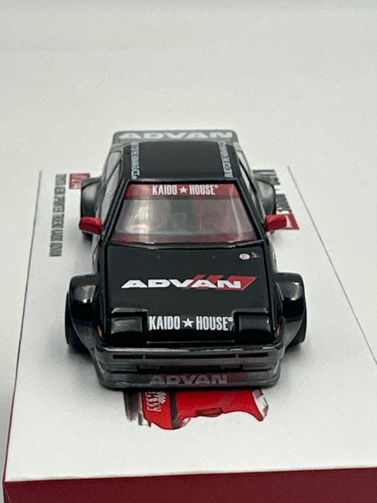 Mini GT Kaido House #214 Toyota AE86 Sprinter Trueno Kaido Advan CHASE