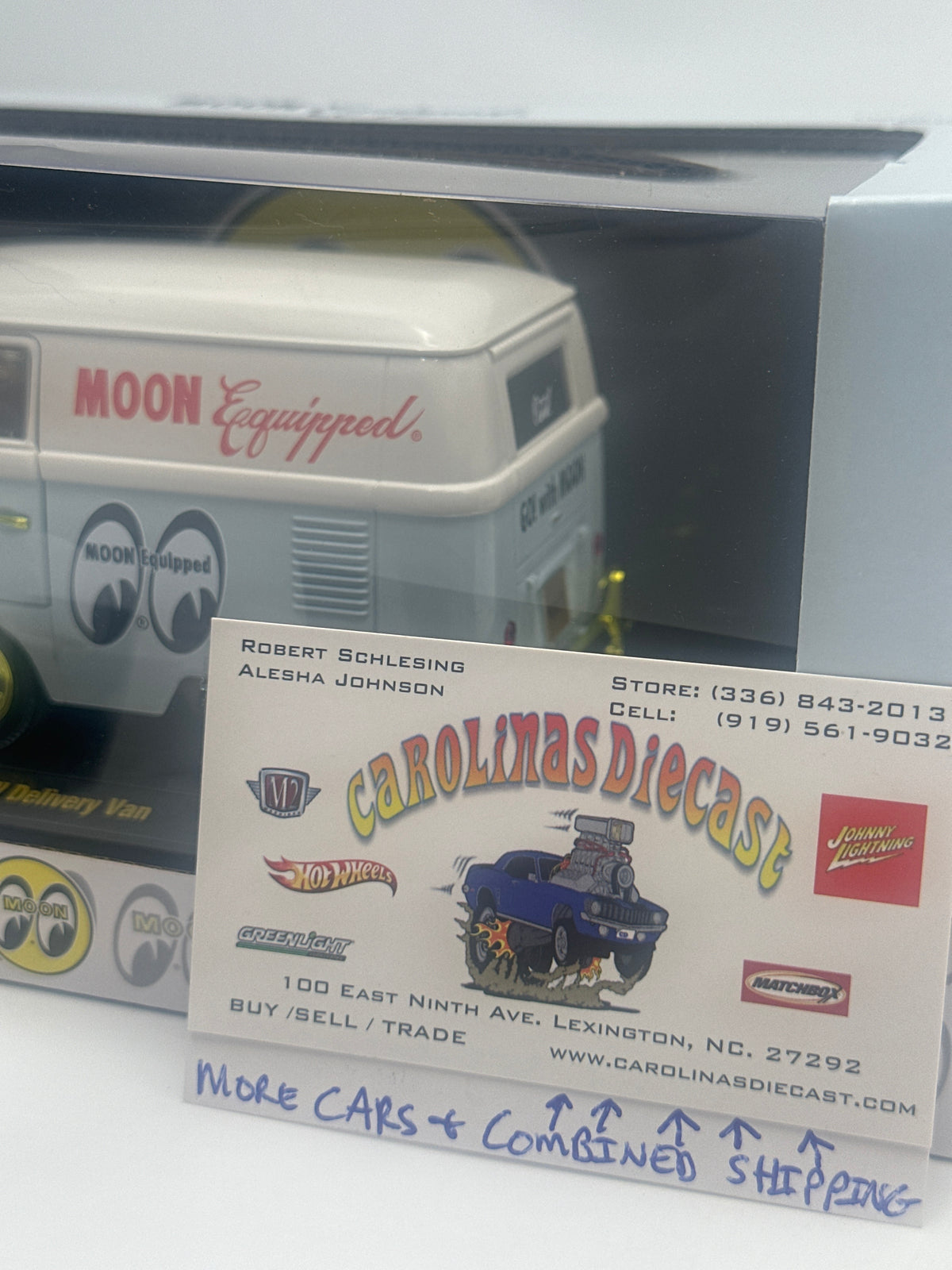 M2 Machines 1/24 CHASE 1960 VW Delivery Van Mooneyes R145