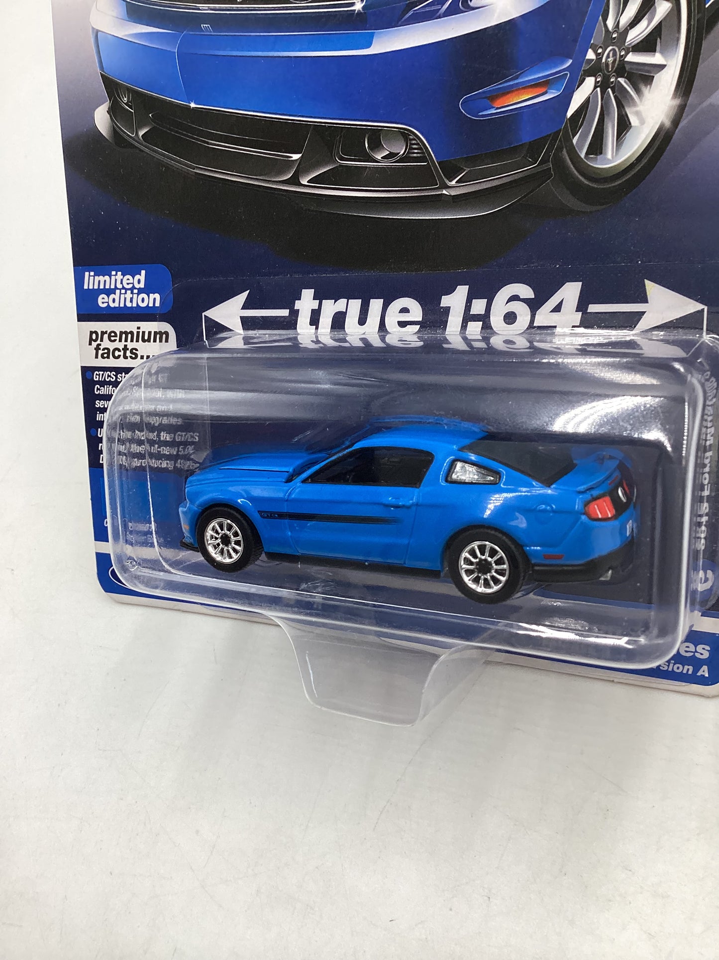 Auto world Modern Muscle 2012 Ford Mustang GT/CS Blue 185C
