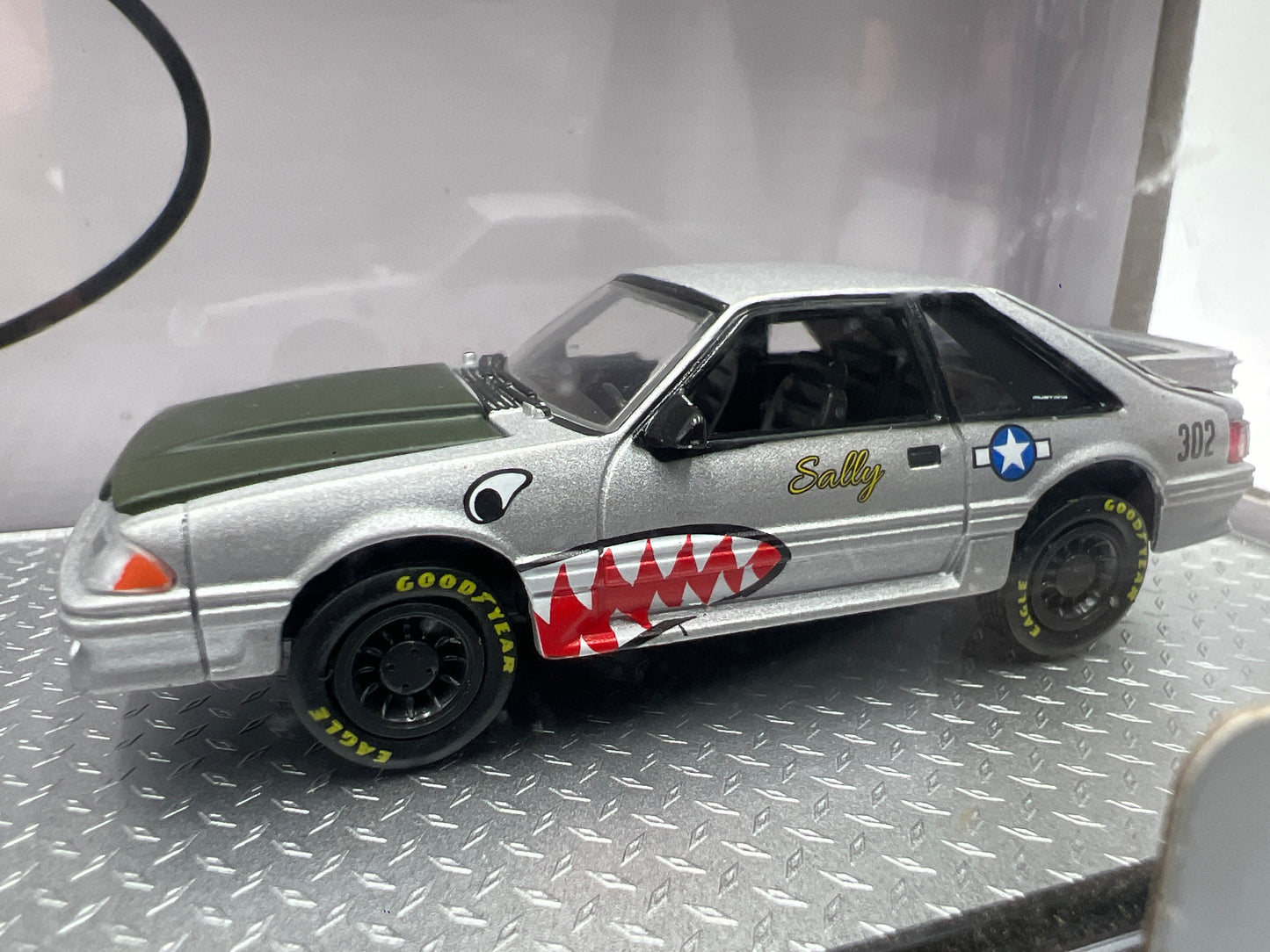 M2 Machines Auto Haulers 1990 Ford C-8000 & 1987 Ford Mustang GT R39