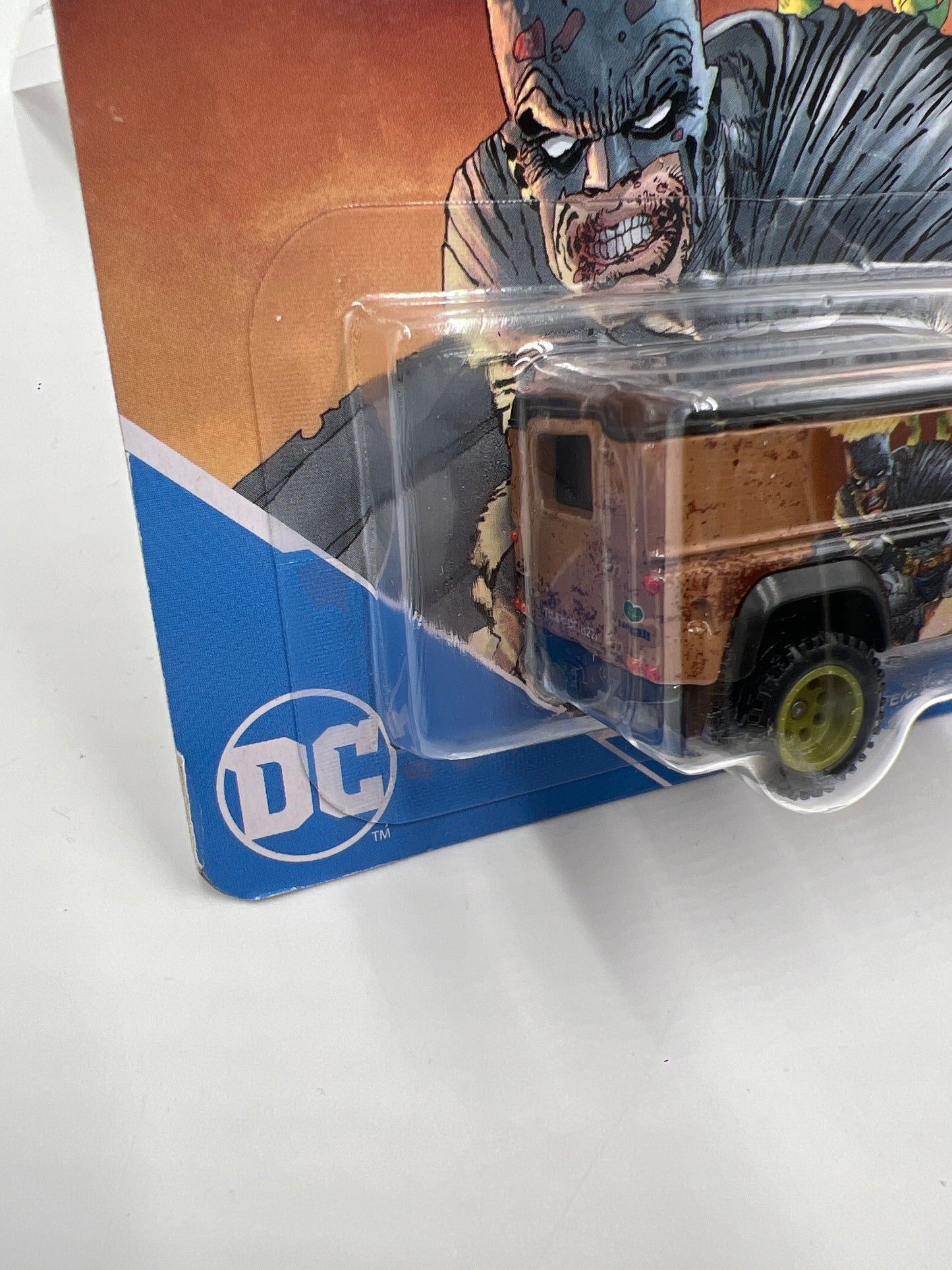 2022 Hot Wheels DC #3 Land Rover Defender 100 Hard Top Batman Brown 252i