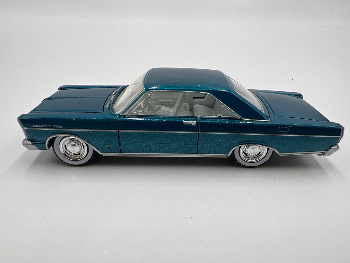 Greenlight Route 66 U.S.A Collector Pack 1965 Ford Galaxie Blue Loose