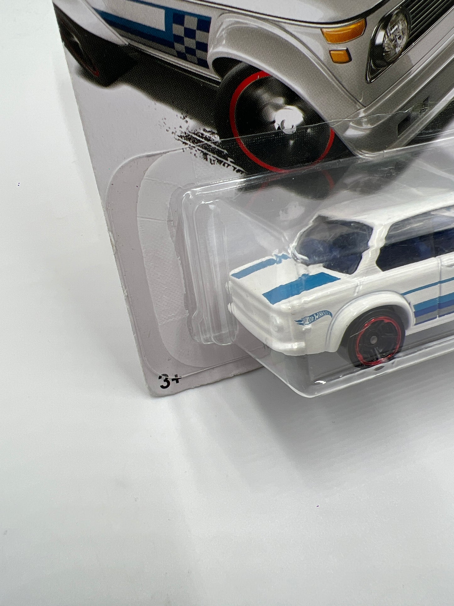 2016 Hot Wheels BMW Series #186 BMW 2002 White 108A