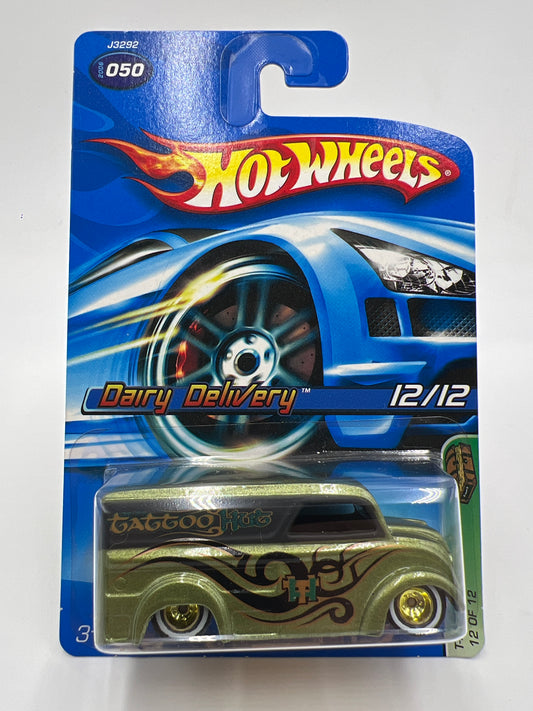 2006 Hot Wheels Treasure Hunt #50 Dairy Delivery W/Real Riders W/Protector