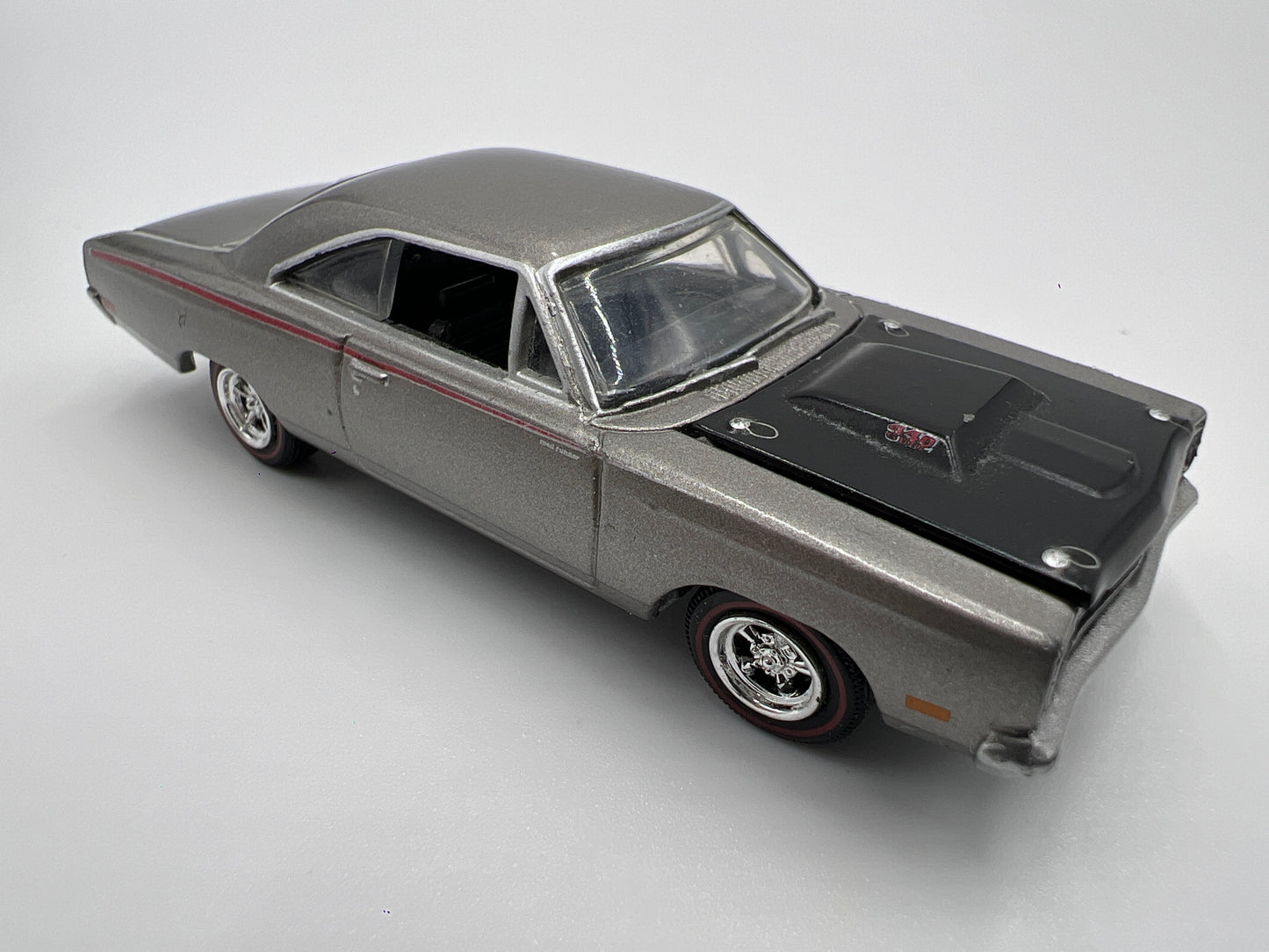 Greenlight Route 66 U.S.A Collector Pack 1969 Plymouth Road Runner Silver Loose