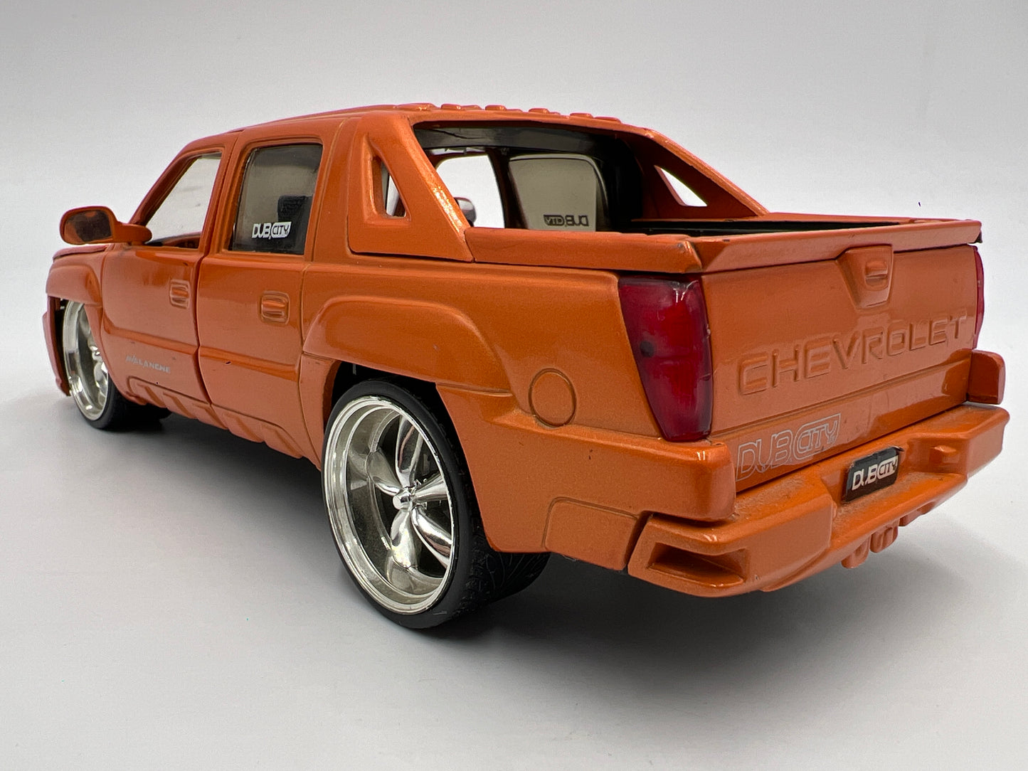 Jada 1/24 Scale Dub City 2001 Chevrolet Avalanche Orange Loose