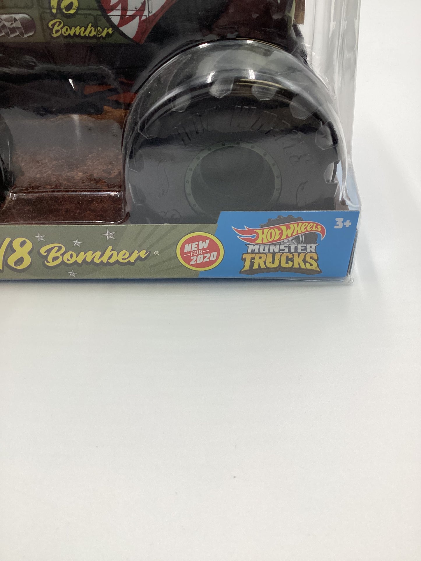 2020 Hot Wheels Monster Trucks Giant Wheels V8 Bomber