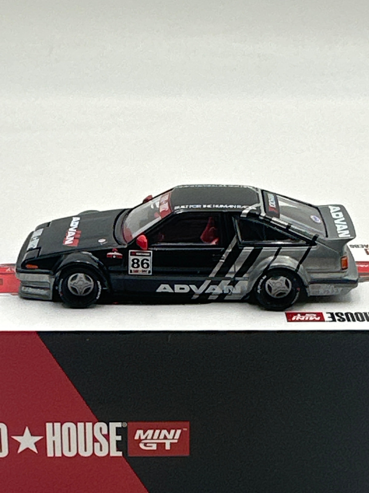 Mini GT Kaido House #214 Toyota AE86 Sprinter Trueno Kaido Advan CHASE