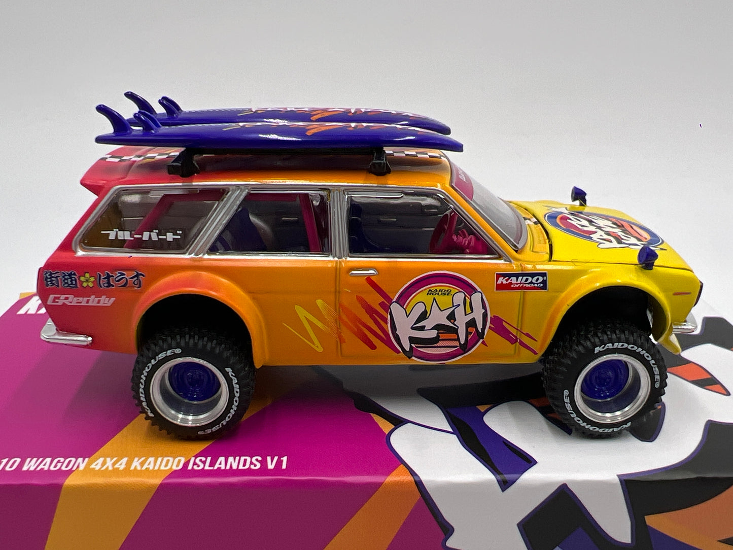 Mini GT Kaido House #210 Datsun 510 Wagon 4x4 Kaido Islands V1