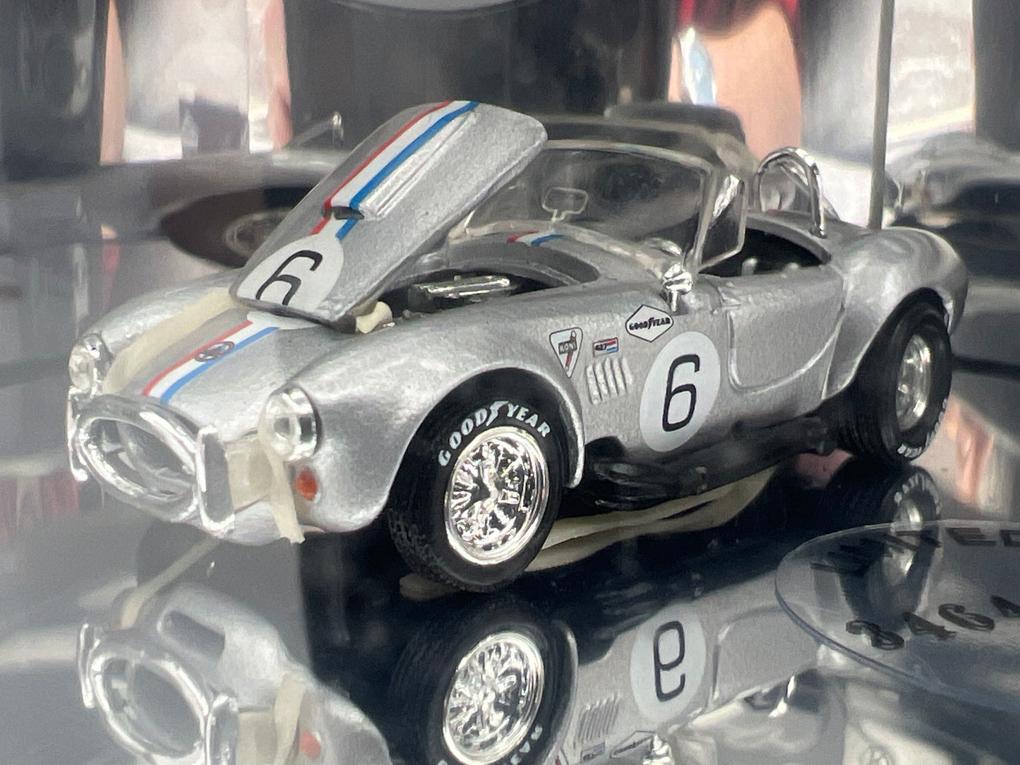 Hot Wheels Oil Can Drop Tops Series 3 #3464/7000 Shelby Cobra 427 S/C Silver