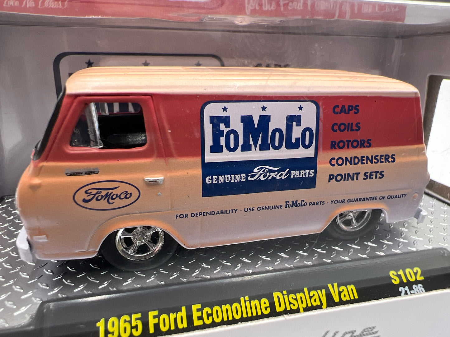 M2 Machines Target Exclusive FoMoCo 1965 Ford Econoline Display Van S102