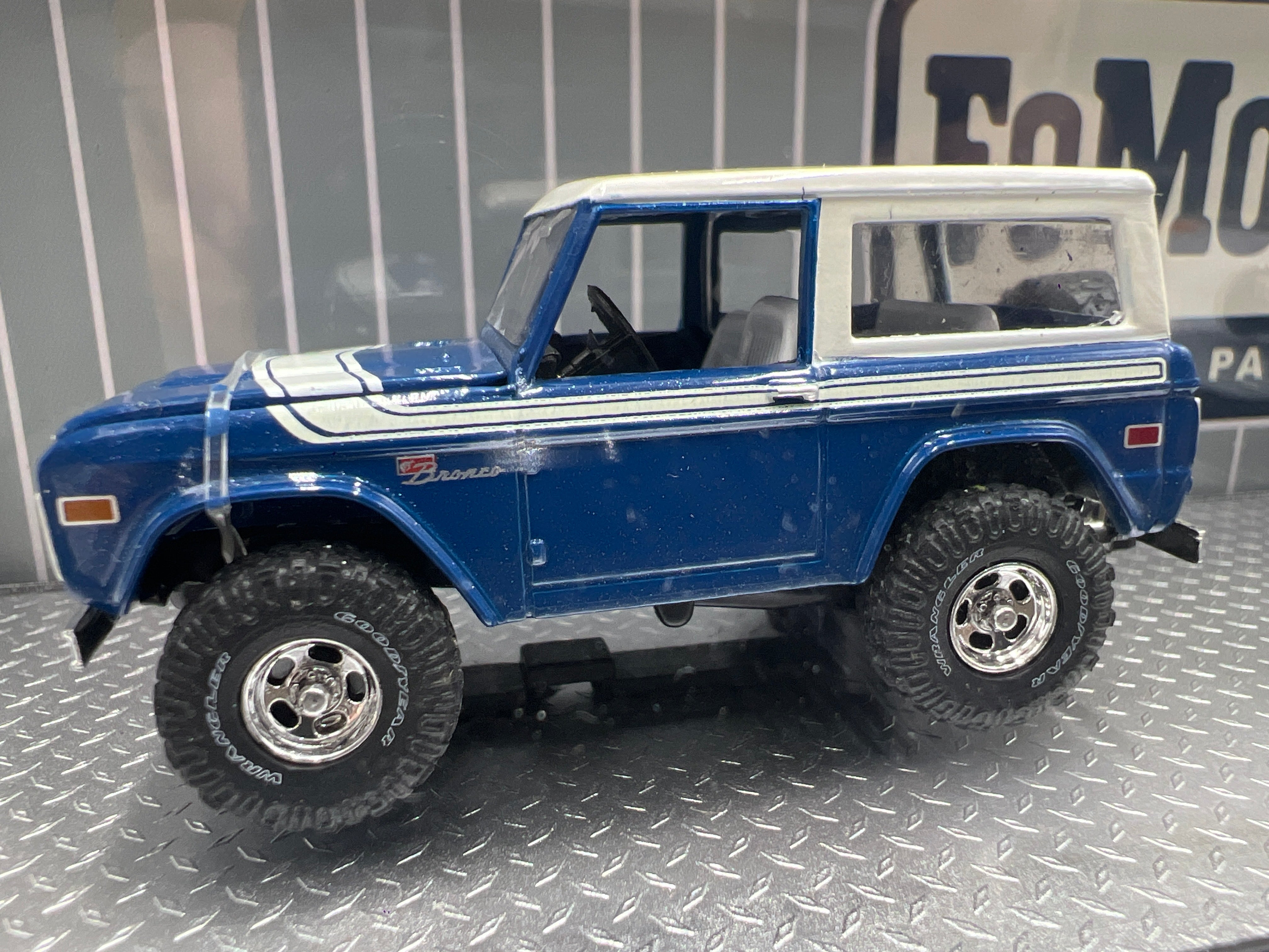 M2 Machines Auto Haulers FoMoCo 1976 Ford Bronco & 1932 Ford