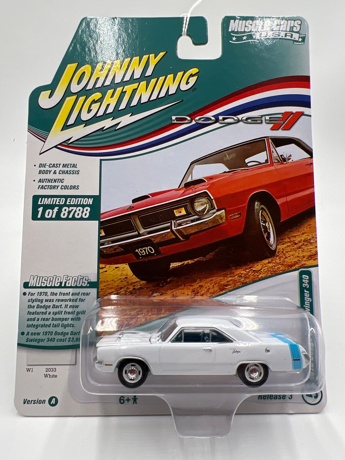 Johnny Lightning Muscle Cars U.S.A Release 3 Version A 1970 Dodge Dart Swinger 340 White 228H