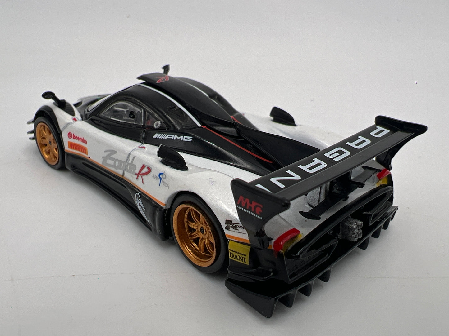 Tarmac Works x Global 64 Pagani Zonda Revolucion Bianco Benny White