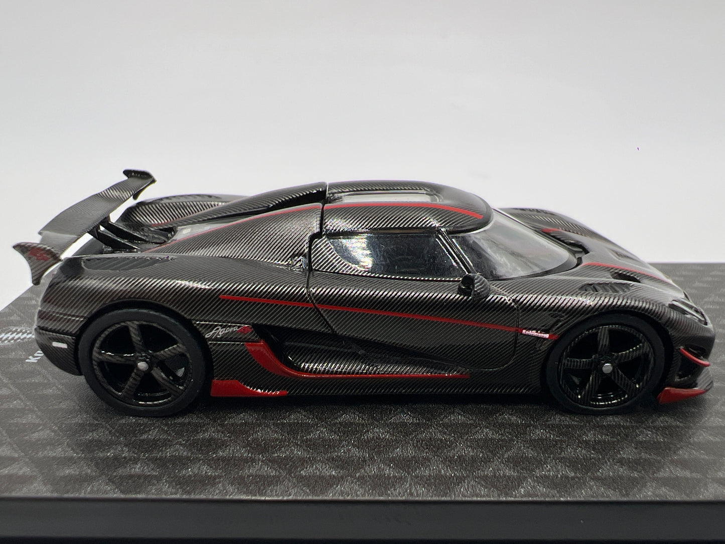 Tarmac Works x Global 64 Koenigsegg Agera RS Full Carbon