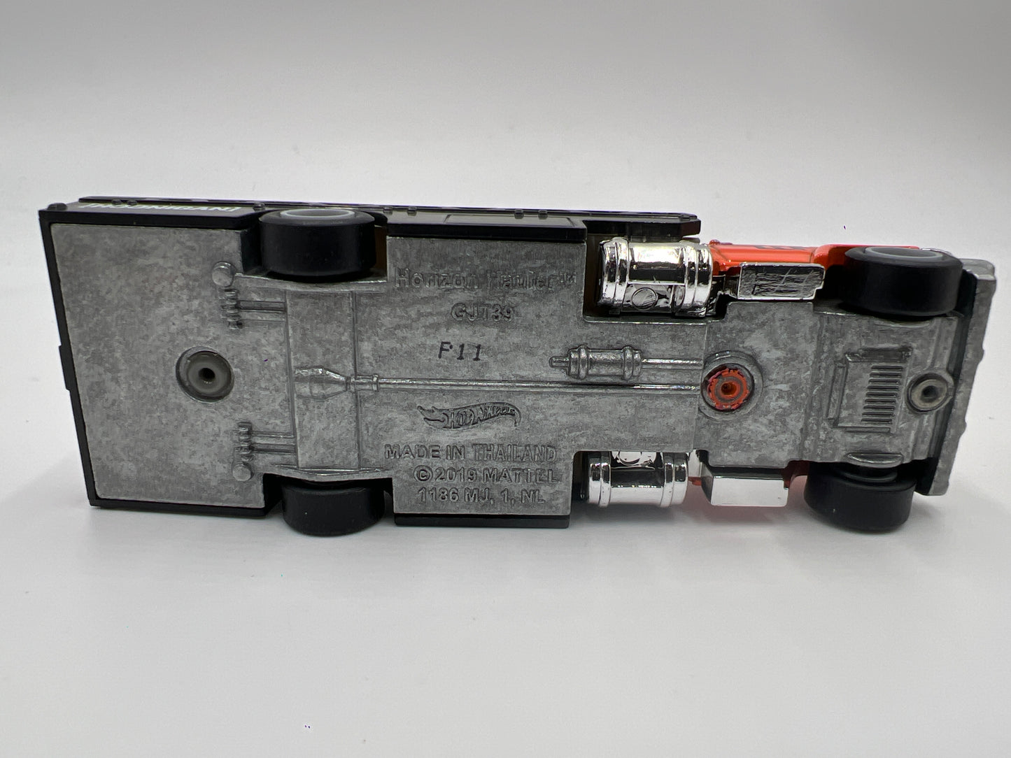 Hot Wheels 1/64 Premium Team Transport #31 Volkswagen Baja Bug & Horizon Hauler Orange Loose