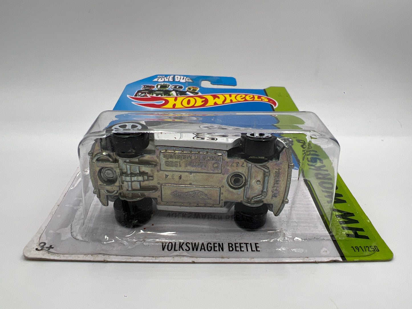 2014 Hot Wheels Workshop #191 Volkswagen Beetle The Love Bug Herbie White W/Protector