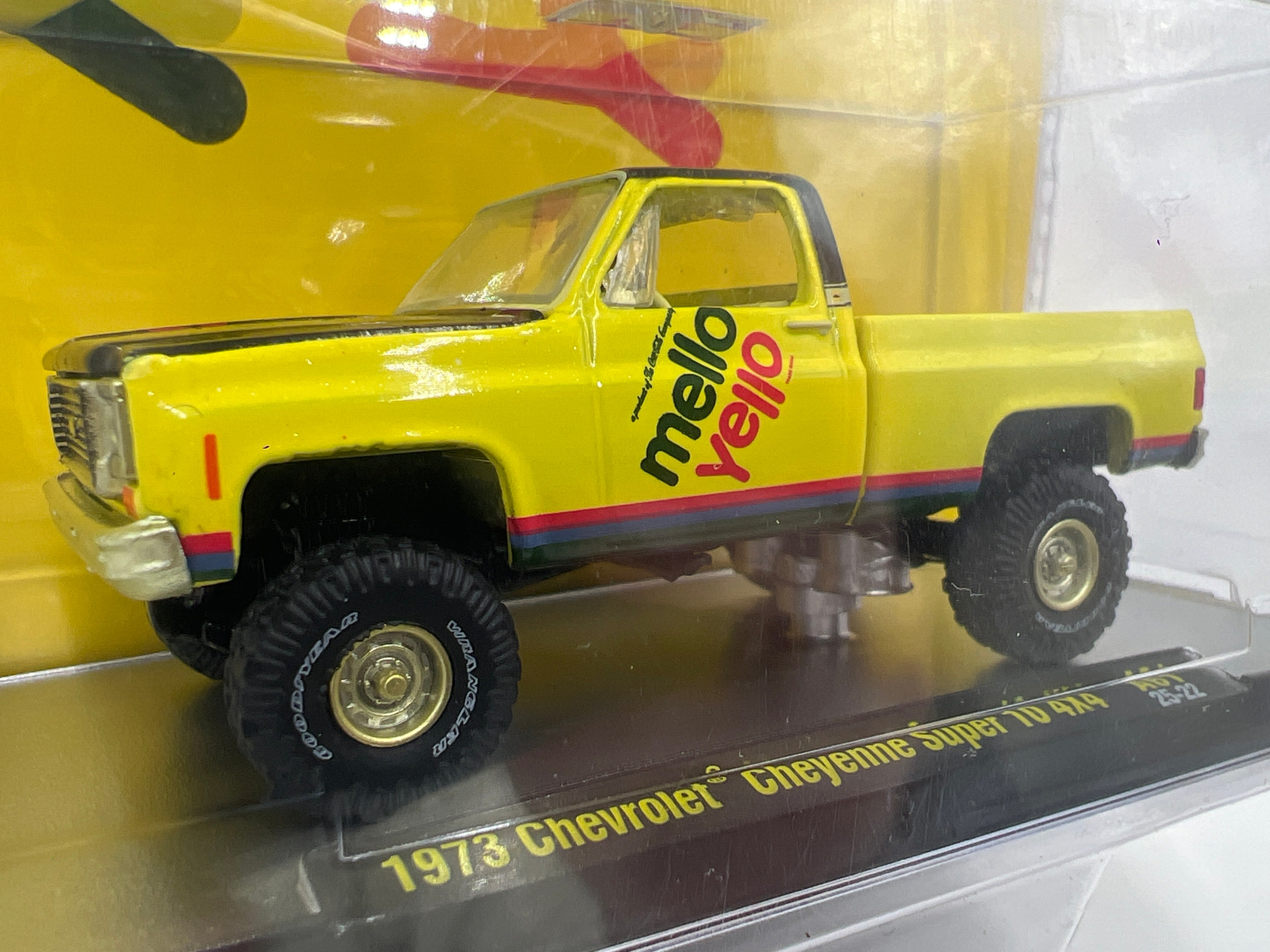 M2 Machines A61 Mello Yello CHASE 1973 Chevrolet Cheyenne Super 10
