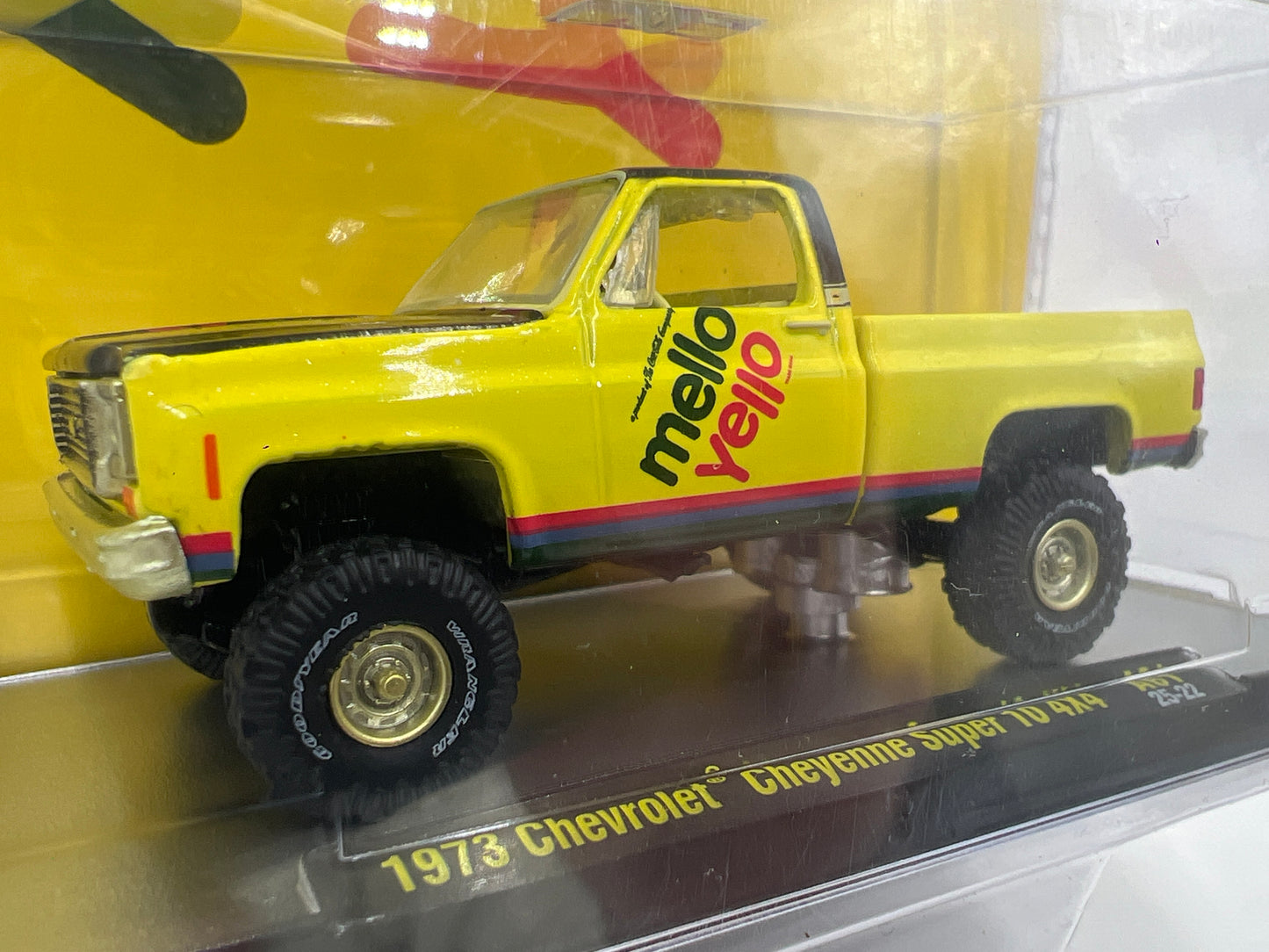 M2 Machines A61 Mello Yello CHASE 1973 Chevrolet Cheyenne Super 10 4x4