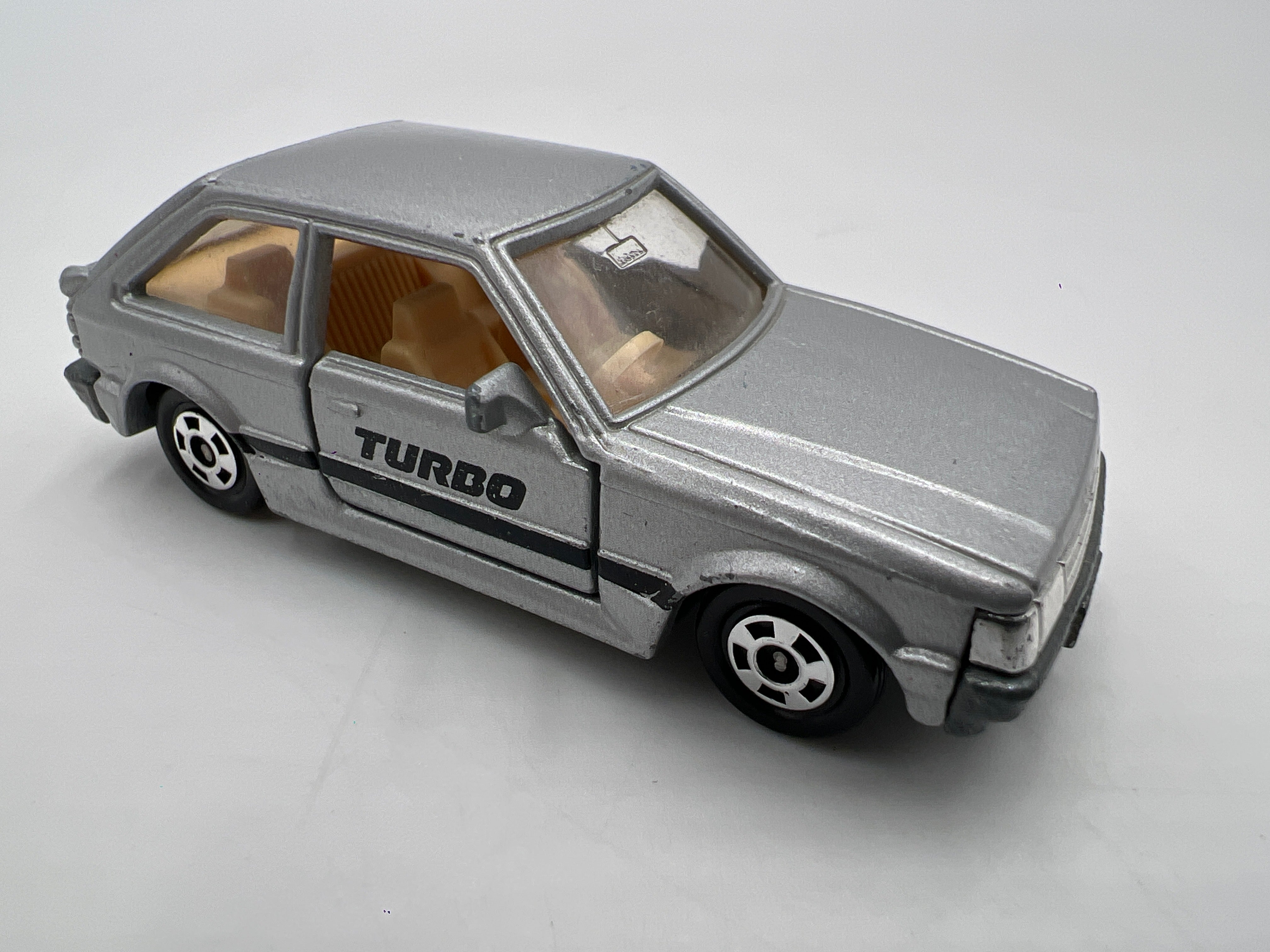 Tomica No. 4 Mazda Familia 1500XG Silver Loose – carolinasdiecast