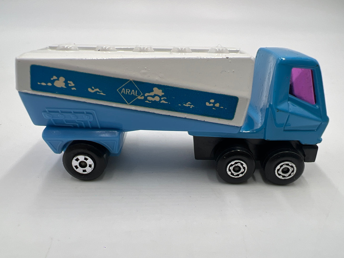 Matchbox Superfast No. 63 Freeway Gas Tanker Aral Blue/White Loose