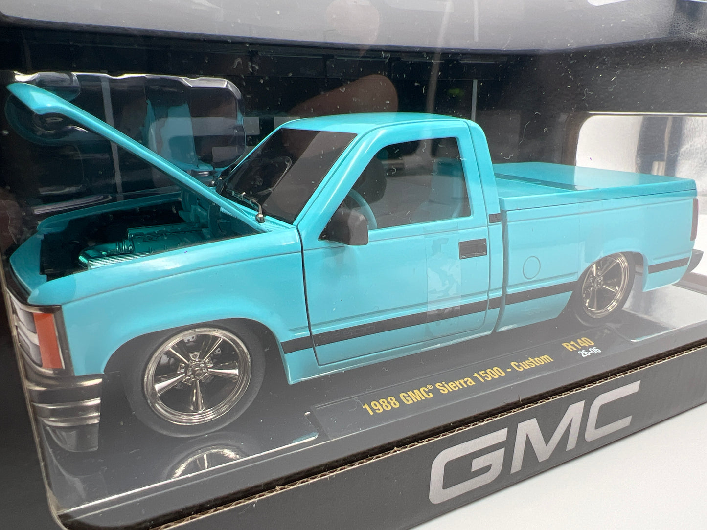 M2 Machines 1/24 Scale R140 CHASE 1988 GMC Sierra 1500 Custom Light Blue