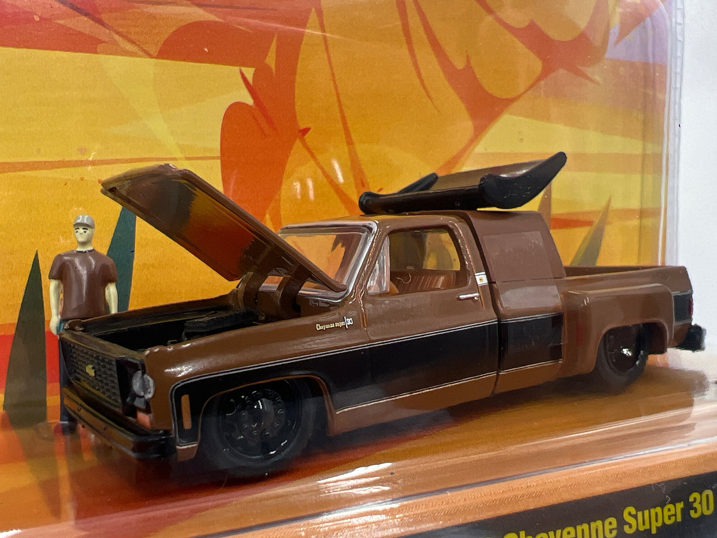 2025 M2 Machines Diorama 1973 Chevrolet Cheyenne Super 30 Brown R14 197G