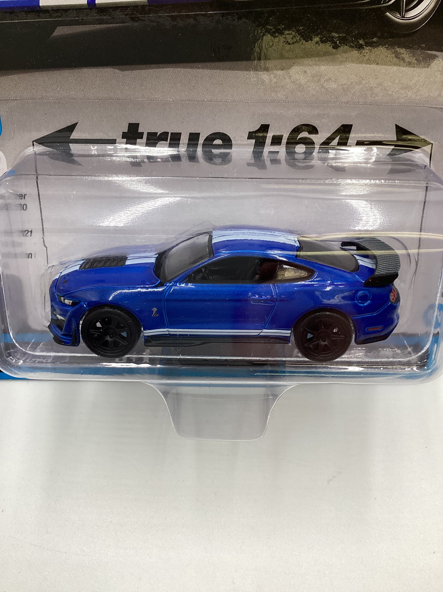 Auto World Modern Muscle Release 4 Version A 2021 Shelby GT-500 Carbon Fiber Track Pack Blue