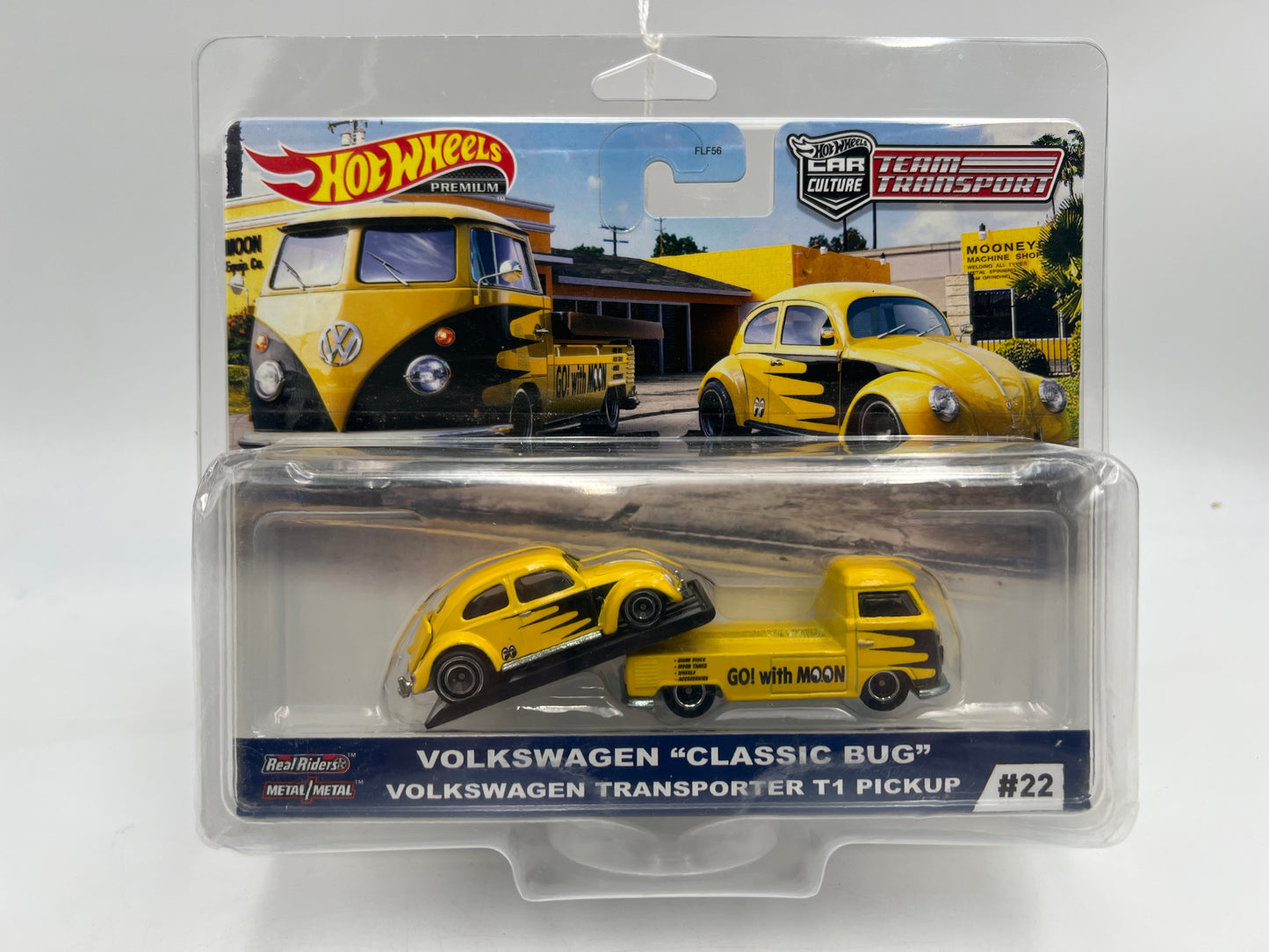 Hot Wheels Team Transport #22 Mooneyes Volkswagen Classic Bug & T1 Pickup W/Protector