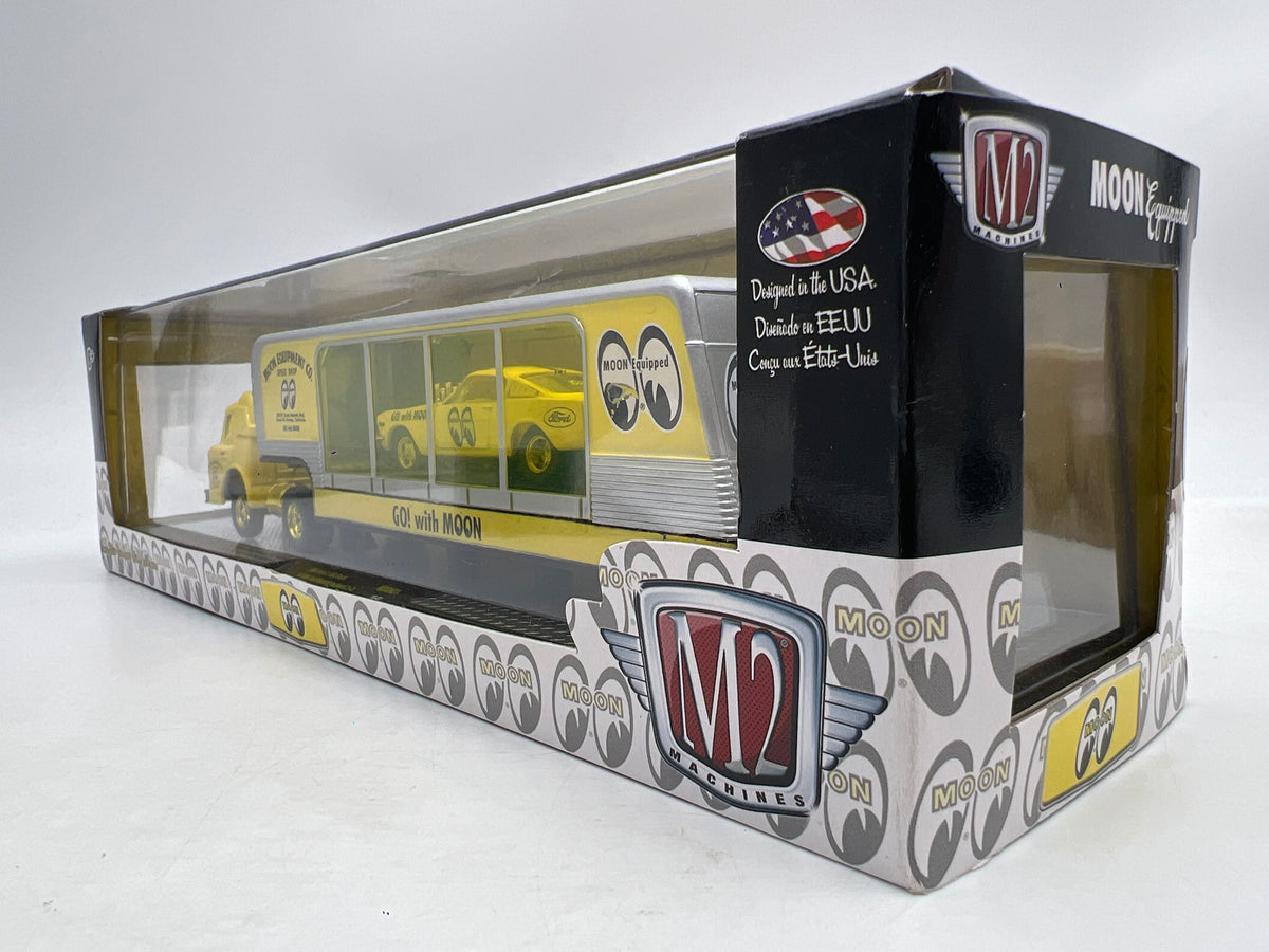 M2 Machines MOON01 CHASE Mooneyes 1964 Ford C-950 Truck & 1966 Mustang Fastback 2+2
