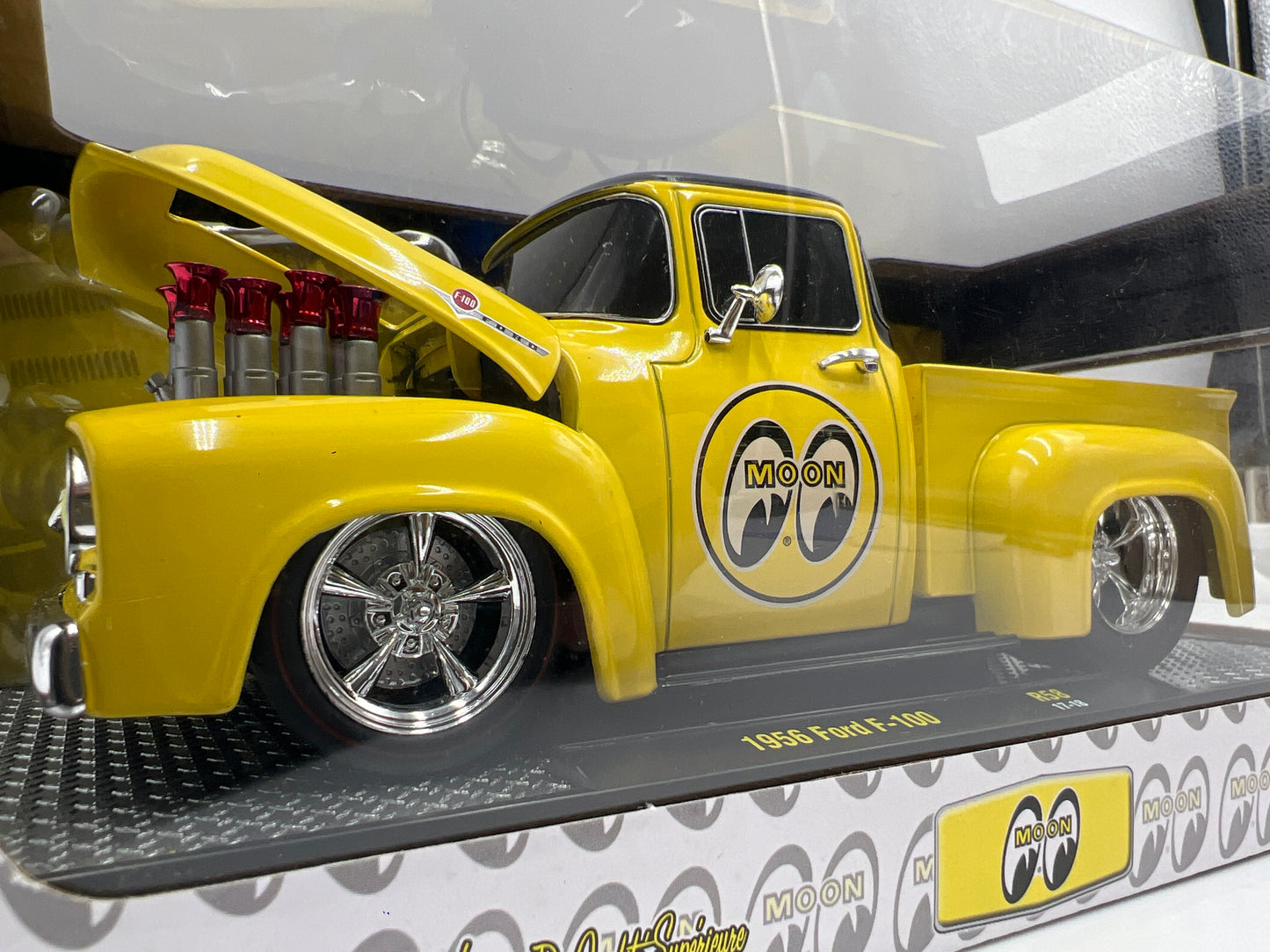 M2 Machines 1/24 Moon Equipped 1956 Ford F-100 Mooneyes Yellow R58