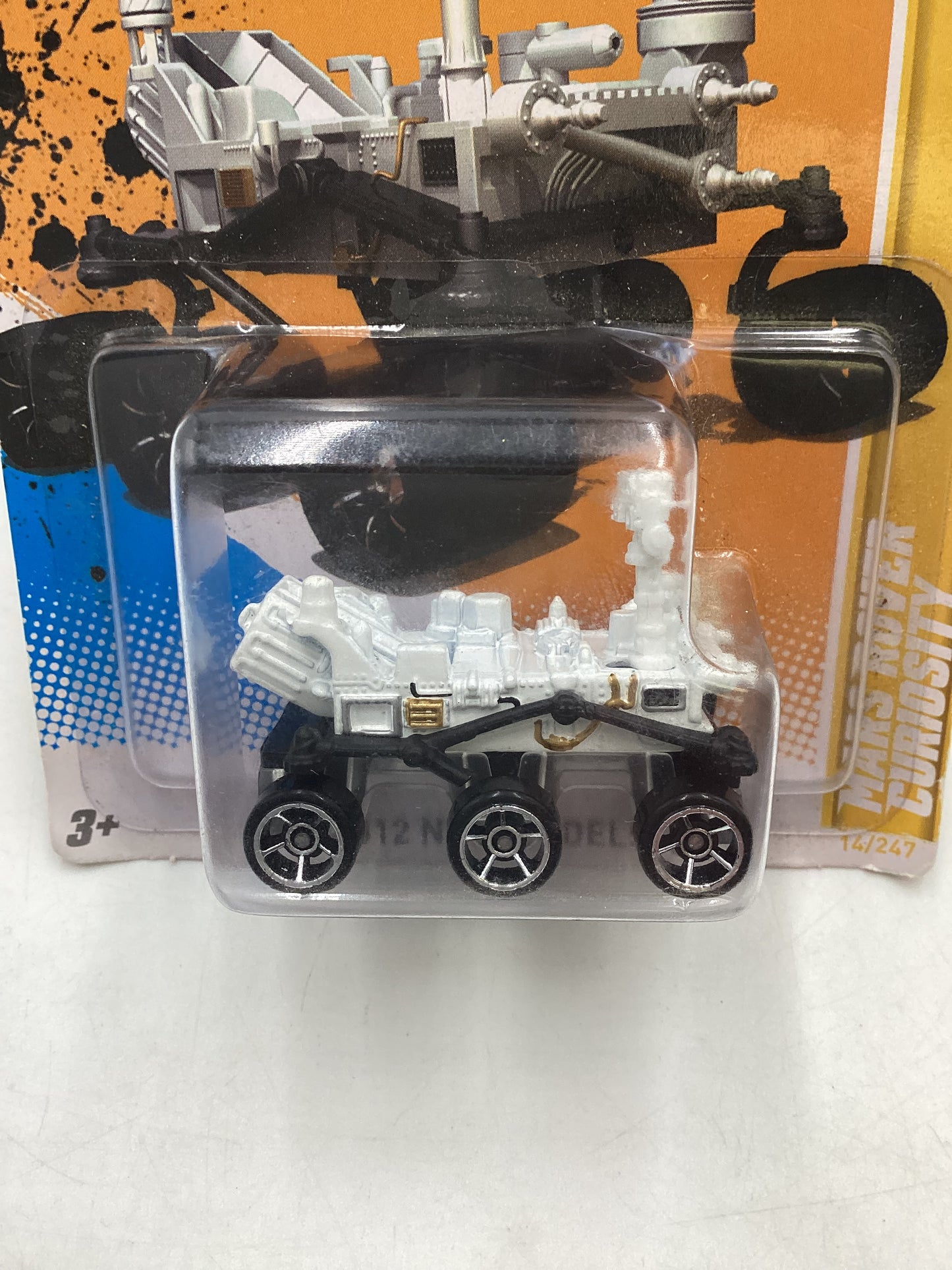 2012 hot wheels #14 Mars Rover Curosity White 121B