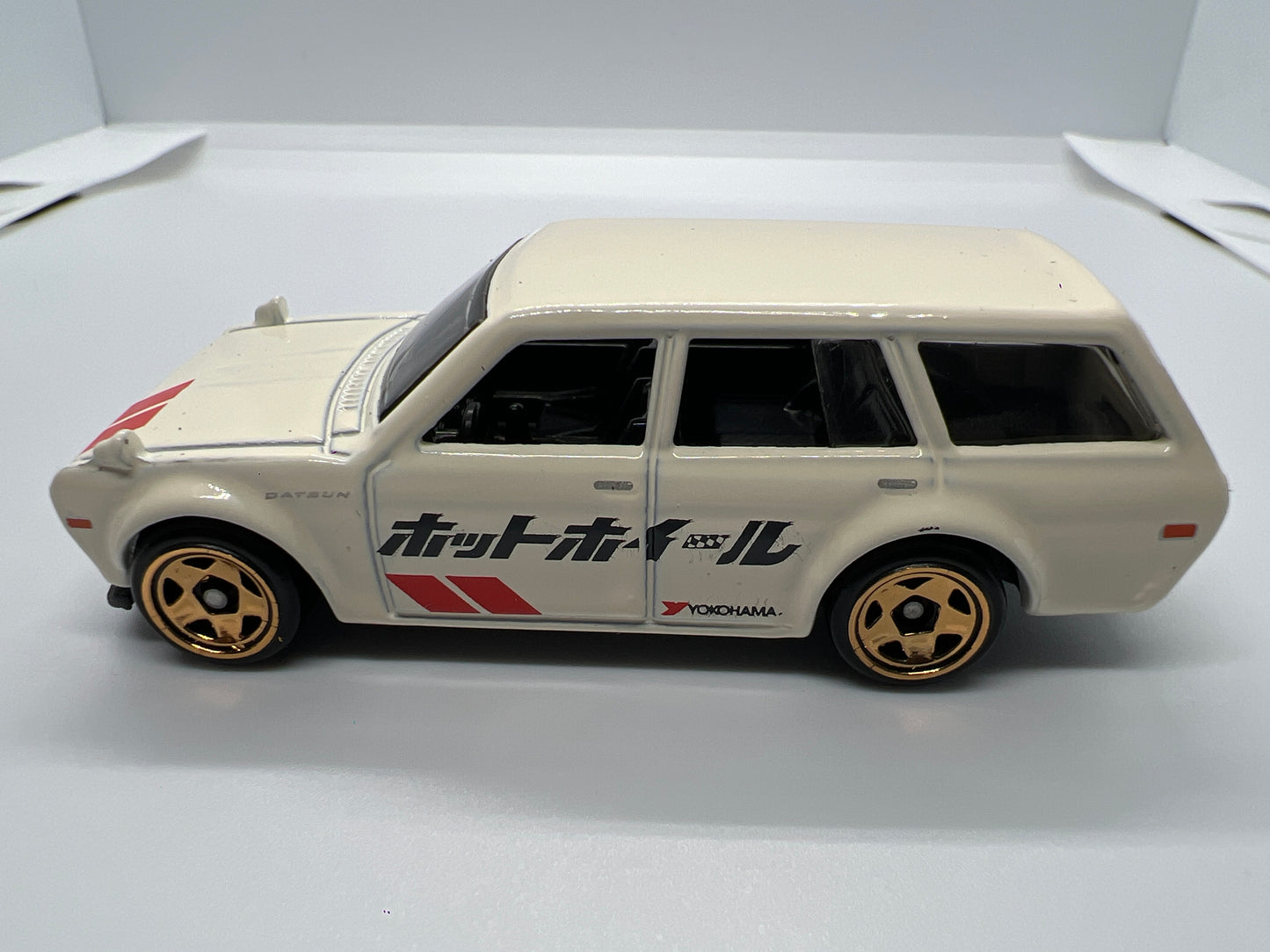 Hot Wheels 1/64 Hot Wagons 71 Datsun 510 Wagon White Loose