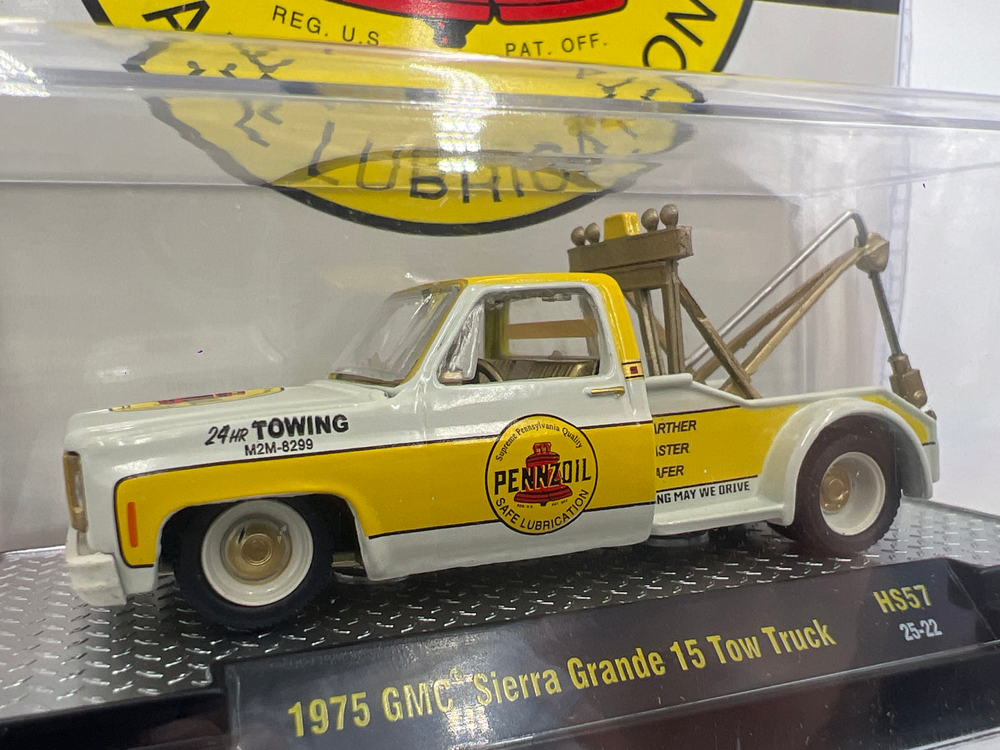 2025 M2 Machines Hobby Exclusive CHASE Pennzoil 1975 GMC Sierra Grande 15 Tow Truck HS57