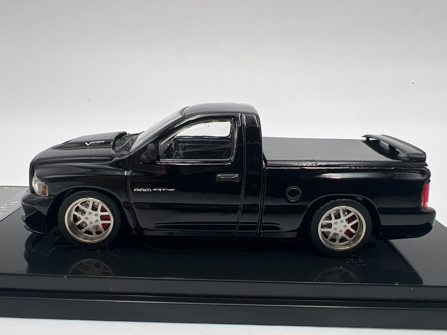 Shoom 64 Models 1:64 Dodge Ram SRT-10 Black W/Accessories