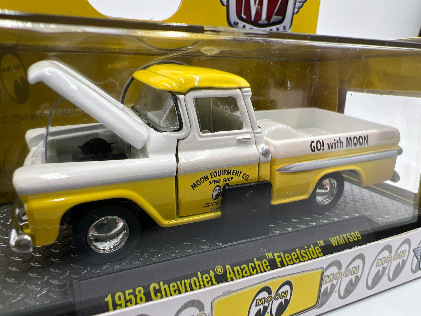 M2 Machines Walmart Exclusive 1958 Chevrolet Apache Fleetside Mooneyes WMTS09