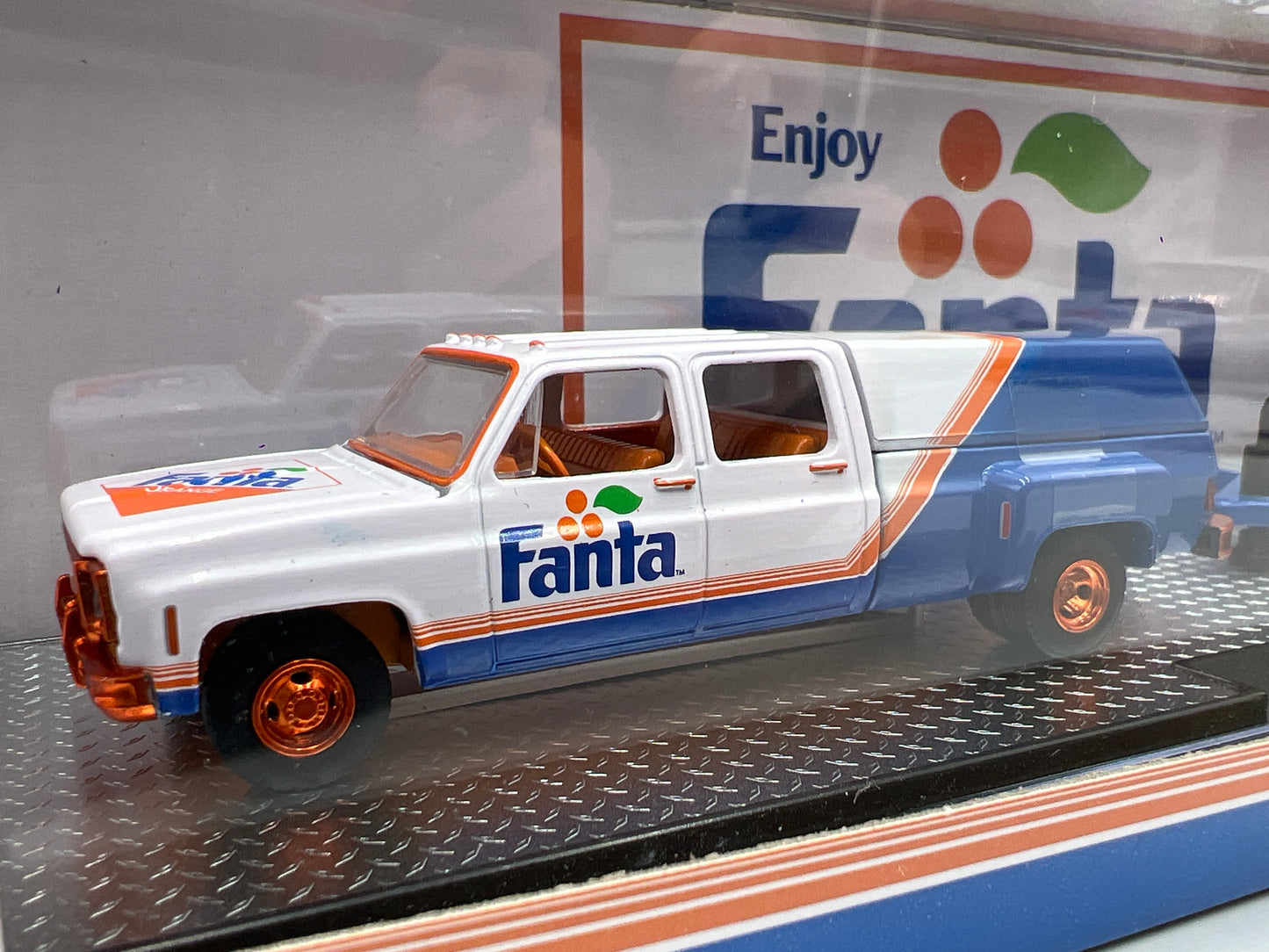 M2 Machines Auto Haulers CHASE Fanta 1973 GMC Sierra 3500 & 1973 GMC Jimmy Sierra S02