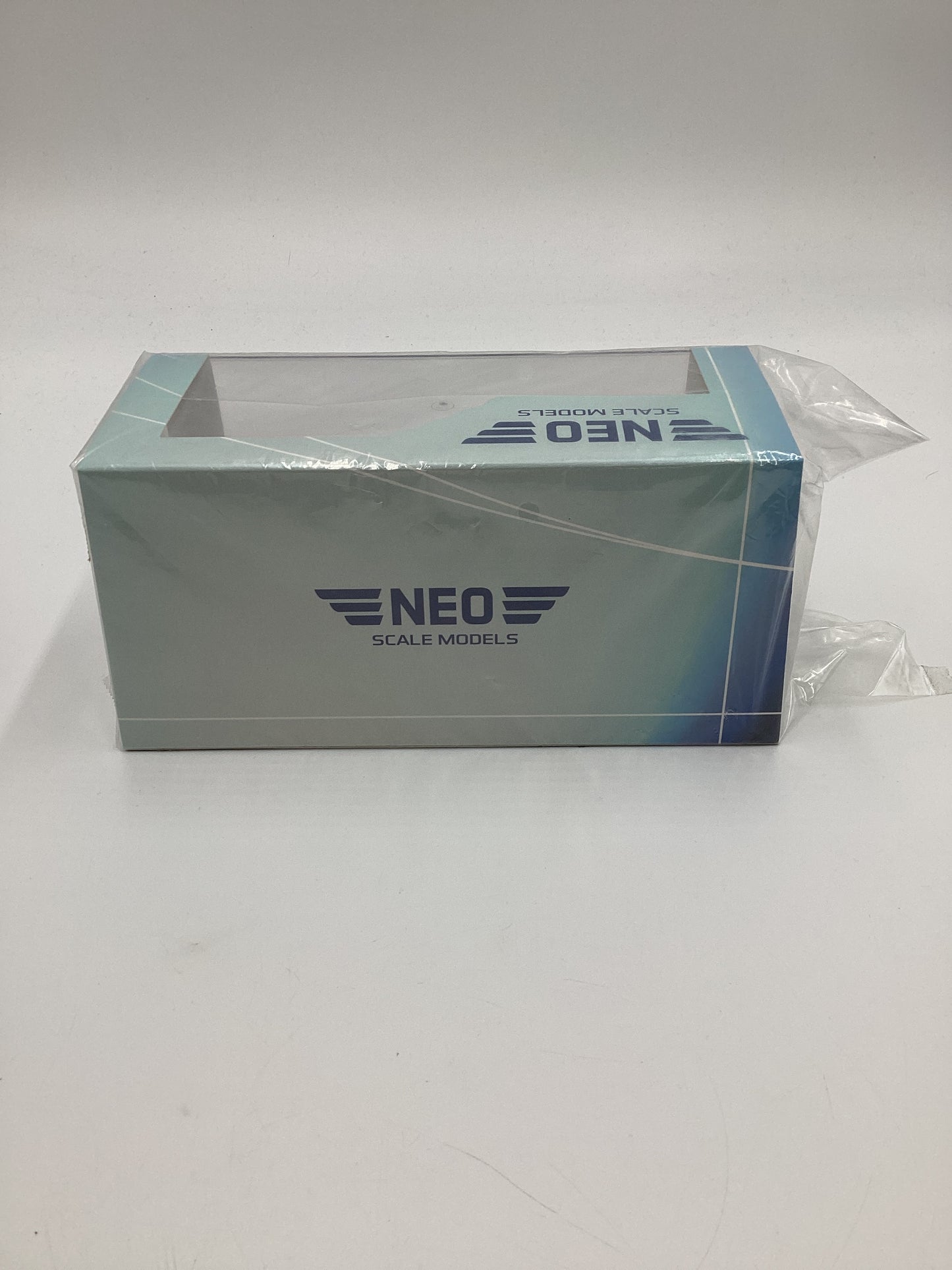 Neo Scale Models Diamond Reo Raiders SBFA 1974 Green *Small Crack On Case*