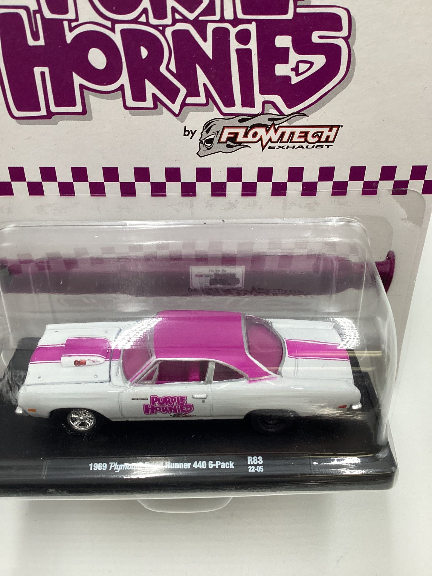 M2 Machines Auto Driver Purple Hornies 1969 Plymouth Road Runner 440 6-Pack White R83 191B