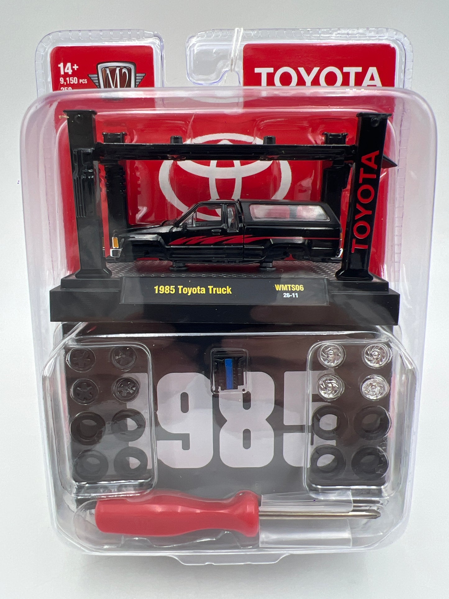 M2 Machines Model Kits WMTS06 1985 Toyota Truck Black 199C