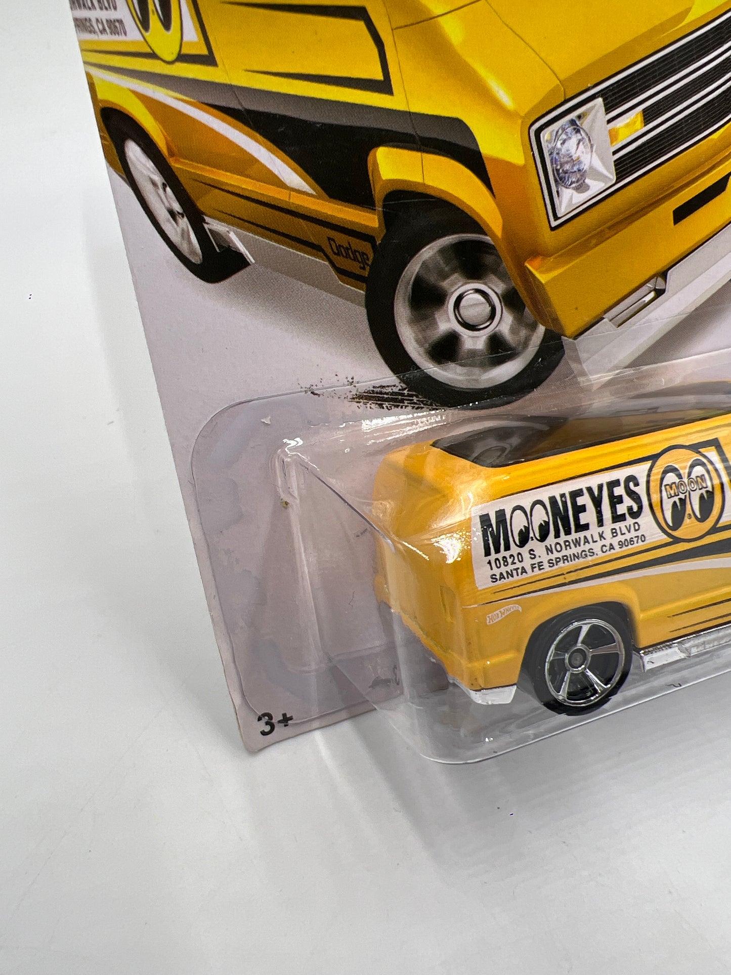 2015 Hot Wheels City #20 Custom 77 Dodge Van Yellow Mooneyes